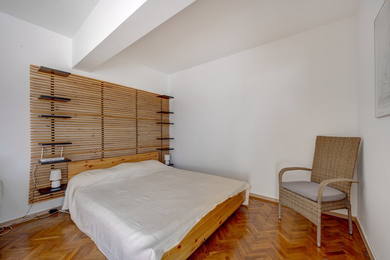 Calea Victoriei, Serban Voda, Sala Palatului