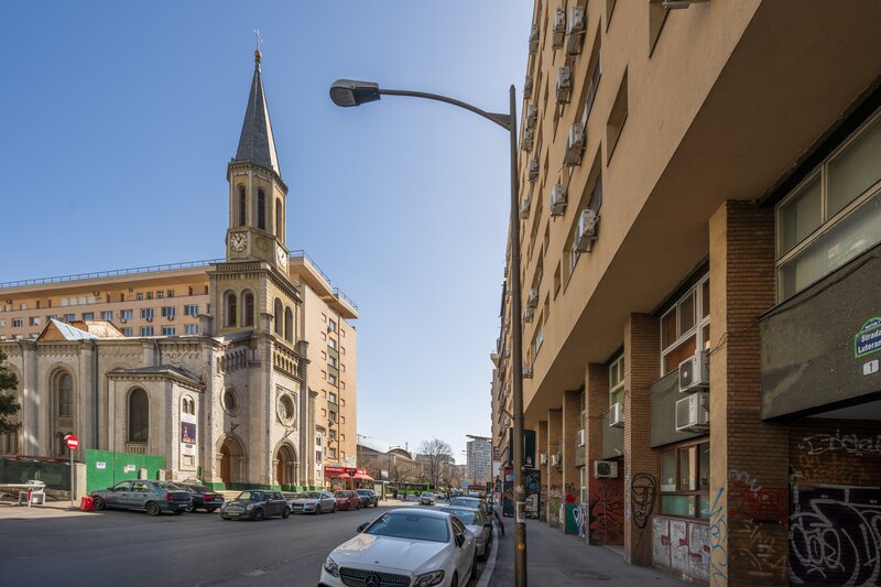 Calea Victoriei, Serban Voda, Sala Palatului