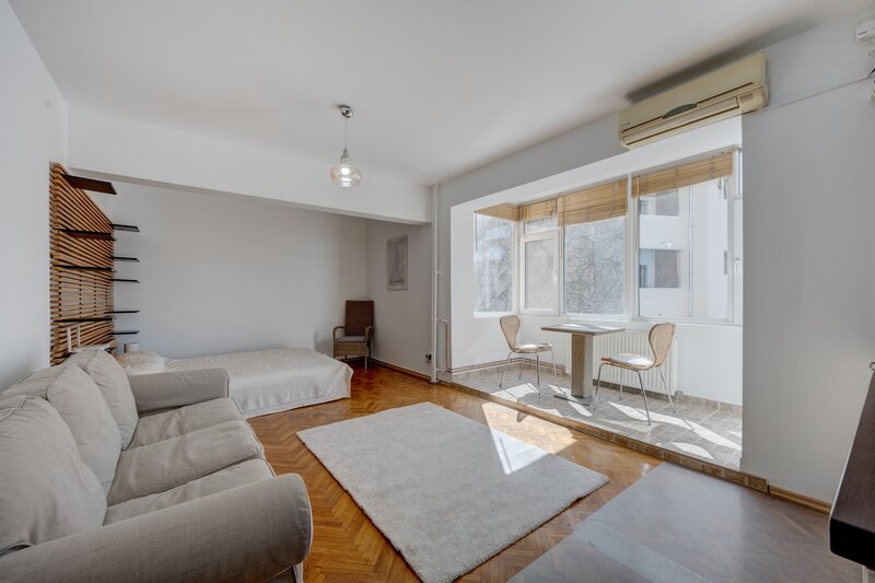 Calea Victoriei, Serban Voda, Sala Palatului